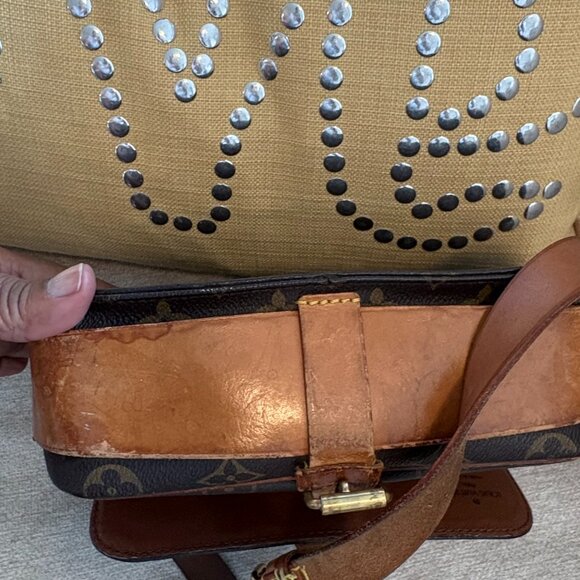 Louis Vuitton Cartouchière Monogram Crossbody – True Vintage - Picture 3 of 5